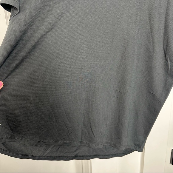 Nike (L) DriFit Training T Shirt in Black - Picture 4 of 9